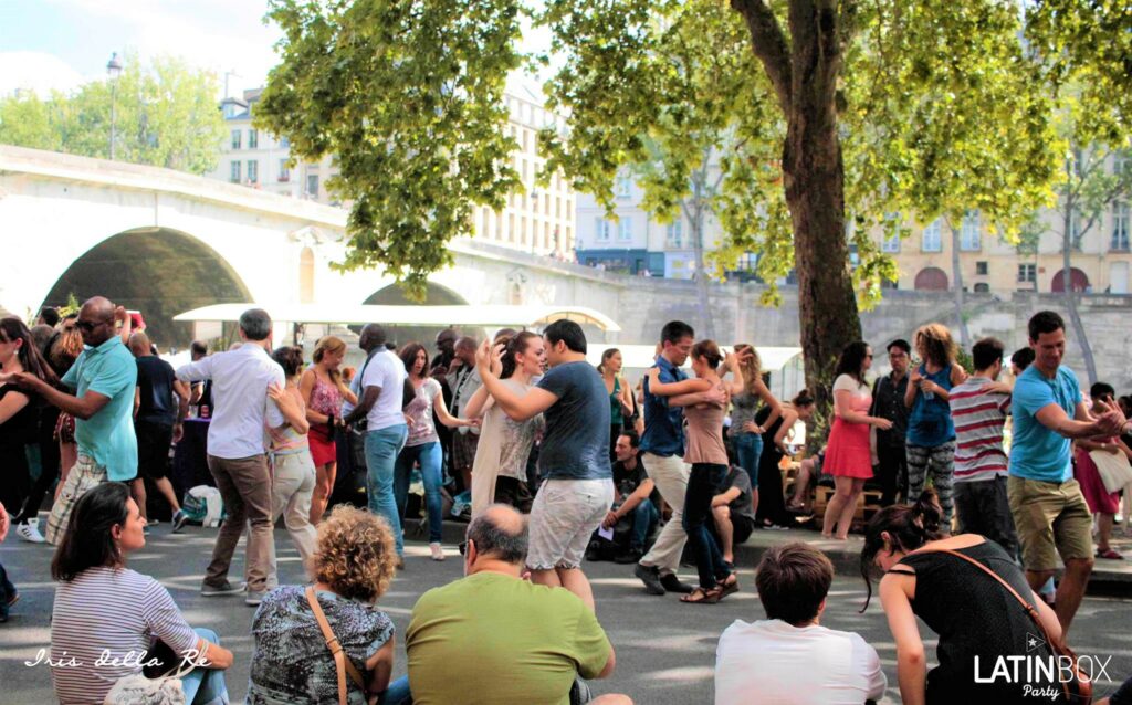 Bal swing & bal salsa devant la Péniche Marcounet, tout les week-ends d'été