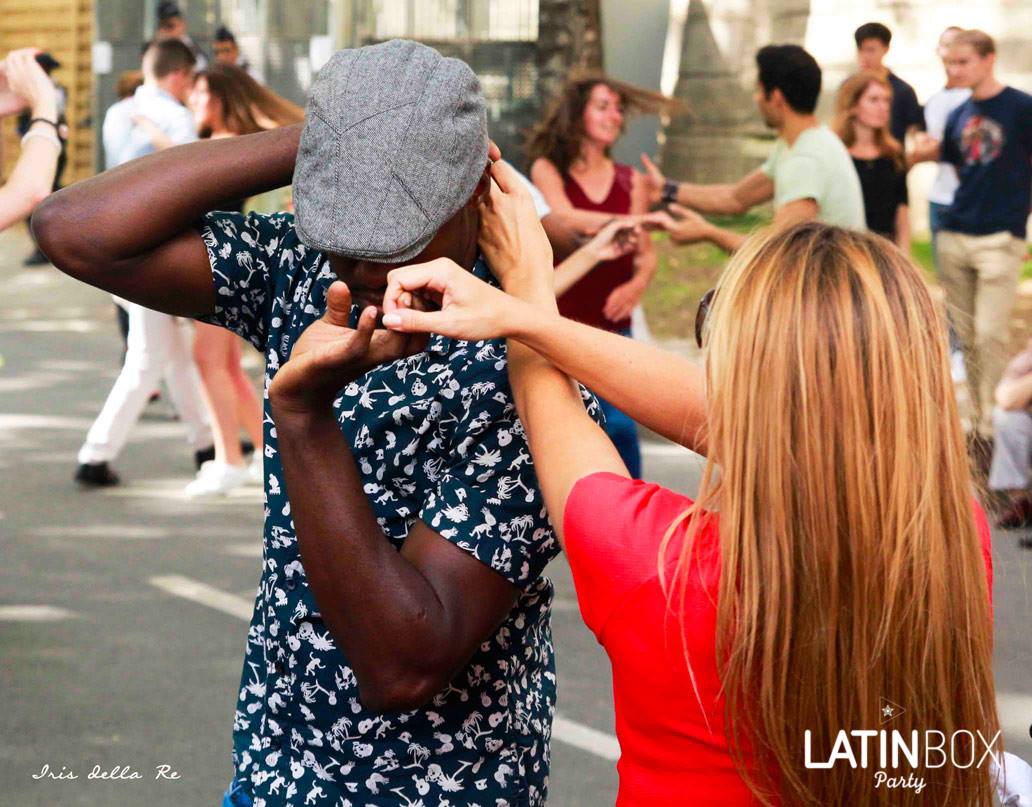 Bal salsa, chaque samedi de l’été devant la Péniche Marcounet